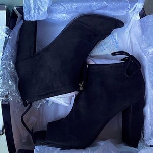 G by Guess Peep Toe Ankle Booties 8 Black Suede Zipper closure 4" Heels NEW